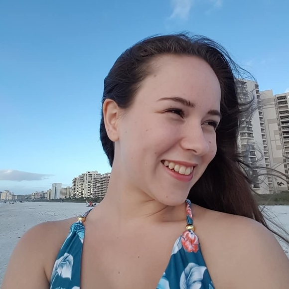 Meet your Posher, Océanne - Picture 1 of 1